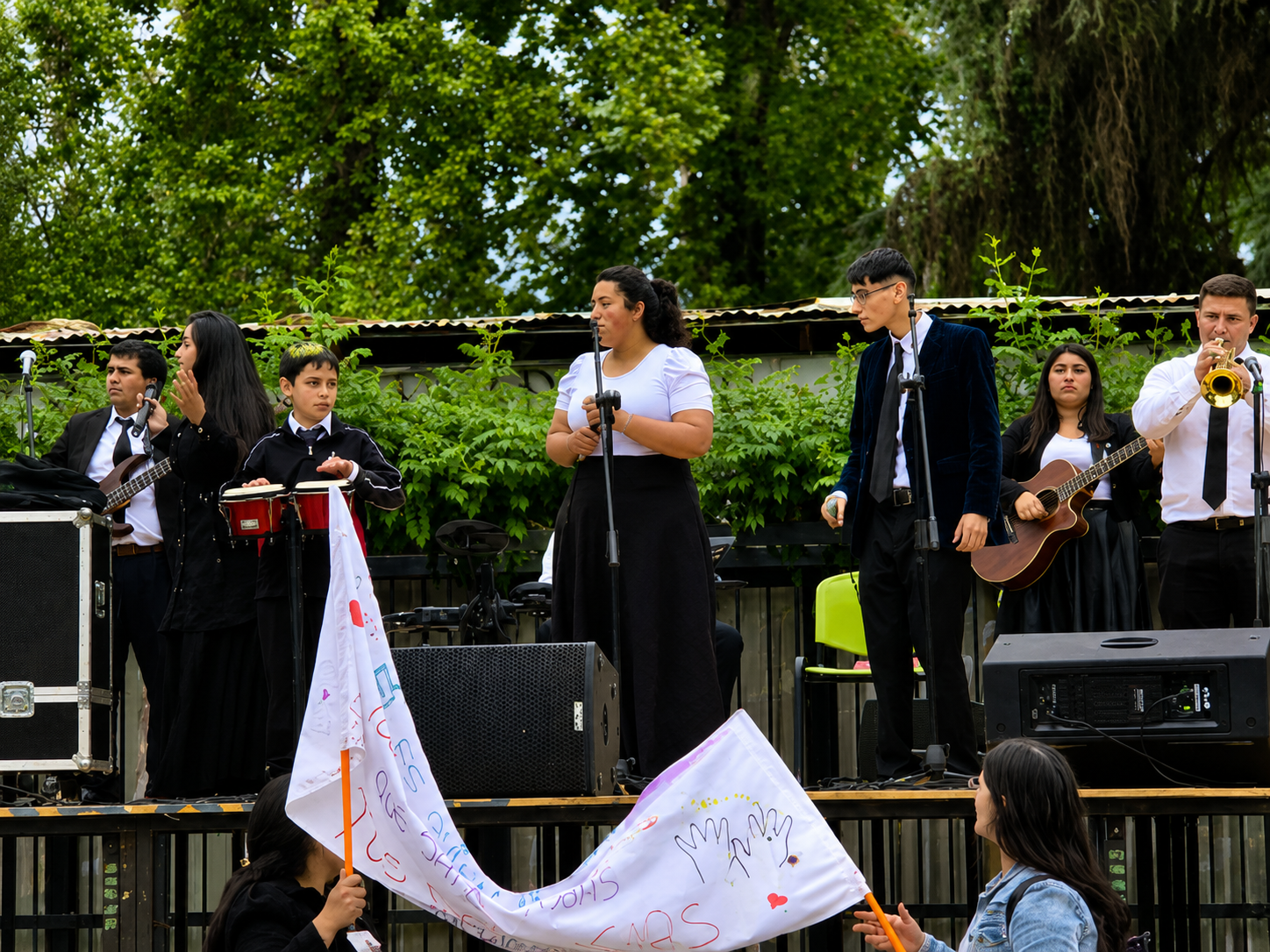 Congregación reunida durante una actividad de la iglesia